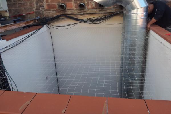 Colocación malla sistema anti aves